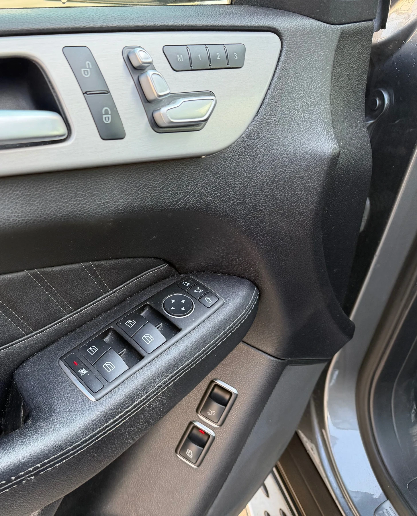 Mercedes-Benz GLE 350 AMG / PANORAMA / KEYLESS GO / DISTRONIC / BLIND AS, снимка 14 - Автомобили и джипове - 55846798