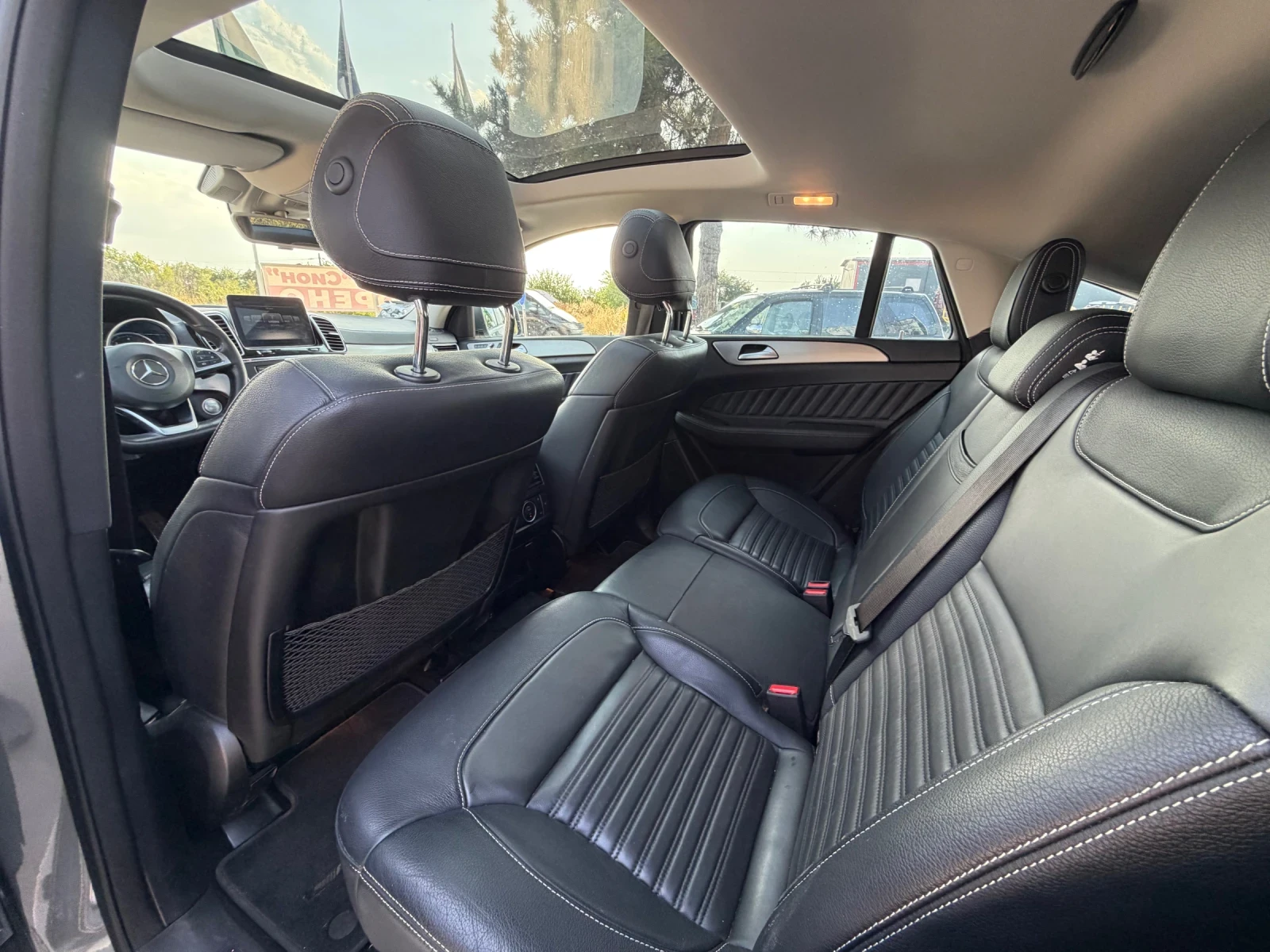 Mercedes-Benz GLE 350 AMG / PANORAMA / KEYLESS GO / DISTRONIC / BLIND AS, снимка 10 - Автомобили и джипове - 55846798