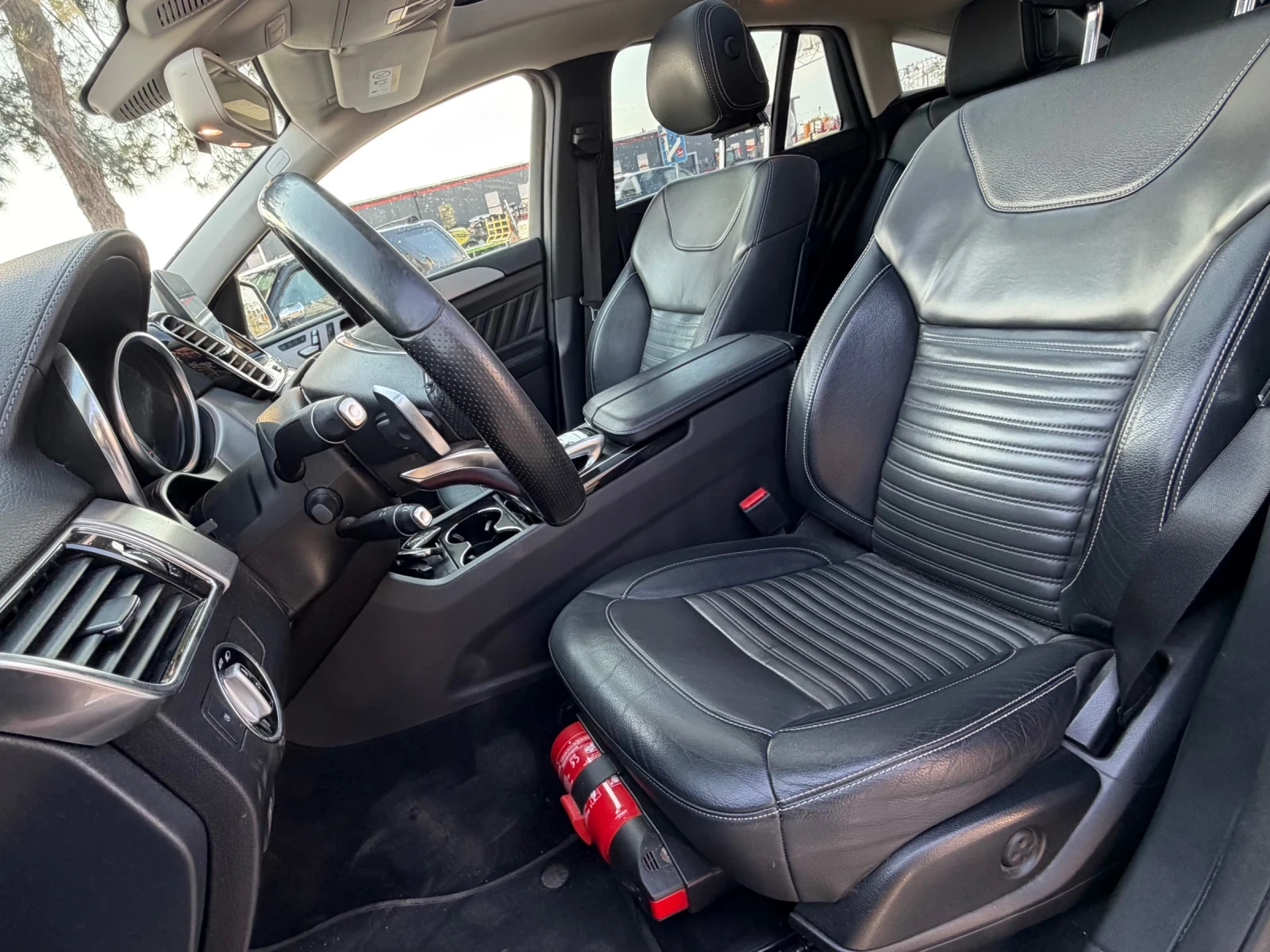 Mercedes-Benz GLE 350 AMG / PANORAMA / KEYLESS GO / DISTRONIC / BLIND AS, снимка 8 - Автомобили и джипове - 55846798