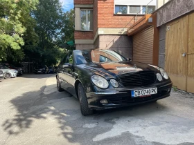 Mercedes-Benz E 220 Total black, снимка 2