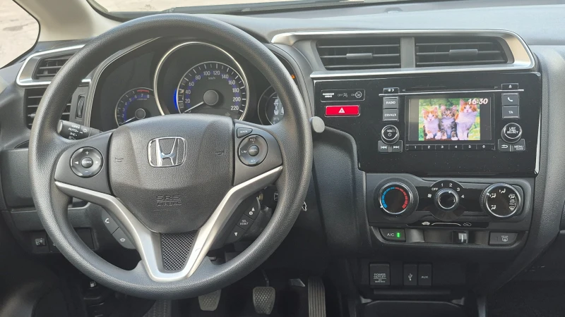 Honda Jazz 1.3 i-VTEC ОТЛИЧНА, снимка 13 - Автомобили и джипове - 46663394