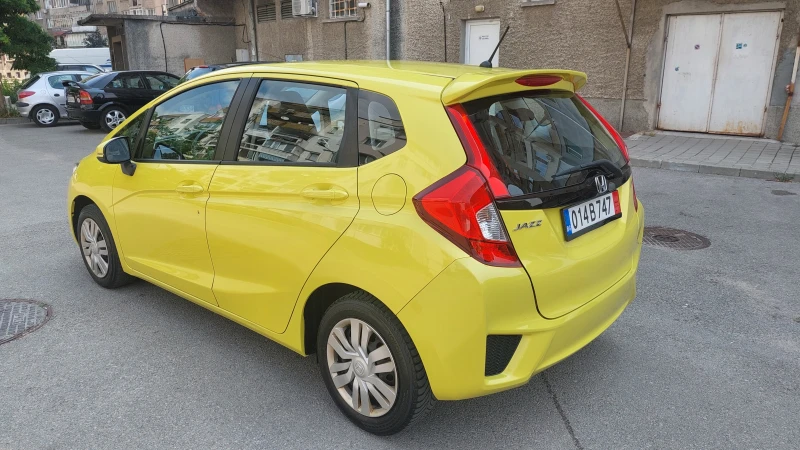 Honda Jazz 1.3 i-VTEC ОТЛИЧНА, снимка 6 - Автомобили и джипове - 46663394