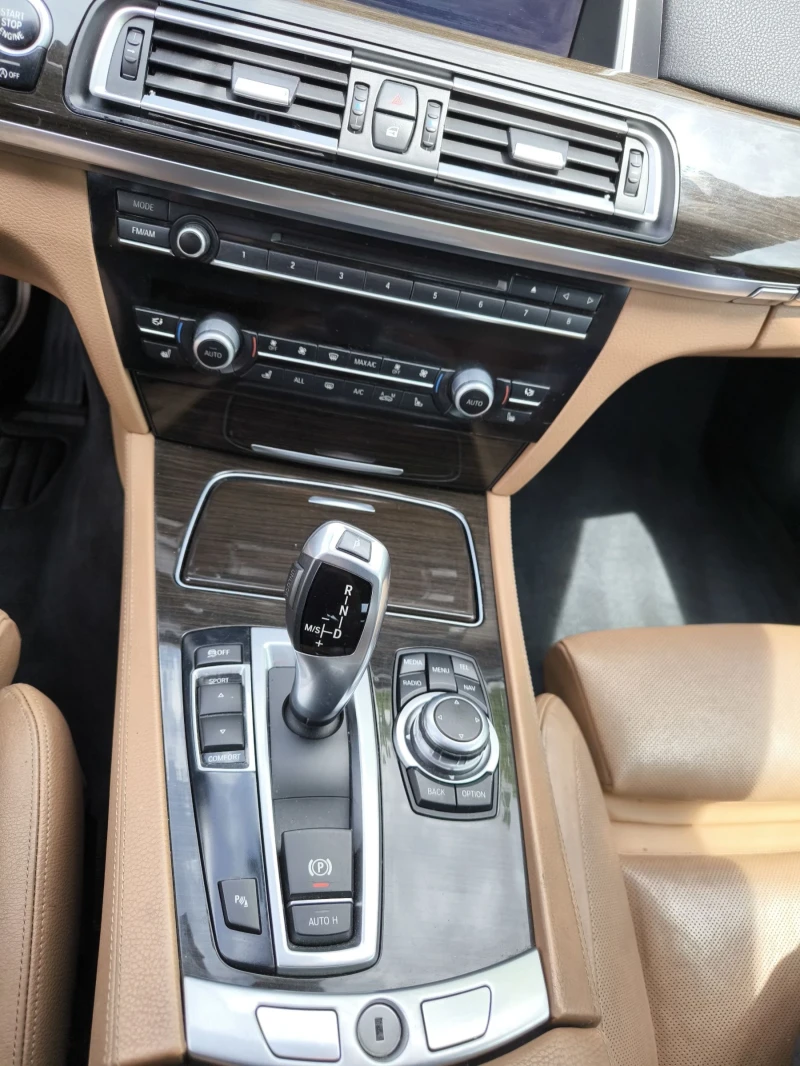 BMW 740 M paket , soft close, обдухване , 126000км, снимка 9 - Автомобили и джипове - 52427265