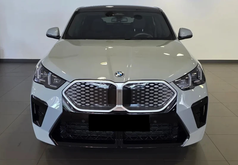 BMW iX2 xDrive30 M Pack, снимка 2 - Автомобили и джипове - 52559712