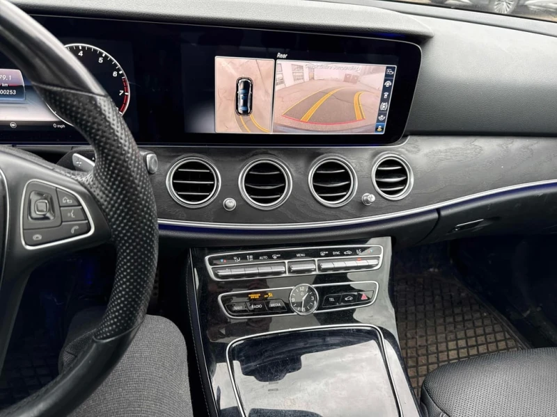 Mercedes-Benz E 400 * CARFAX * ХЕДЪП* ОБДУХВАНЕ* , снимка 9 - Автомобили и джипове - 53239022