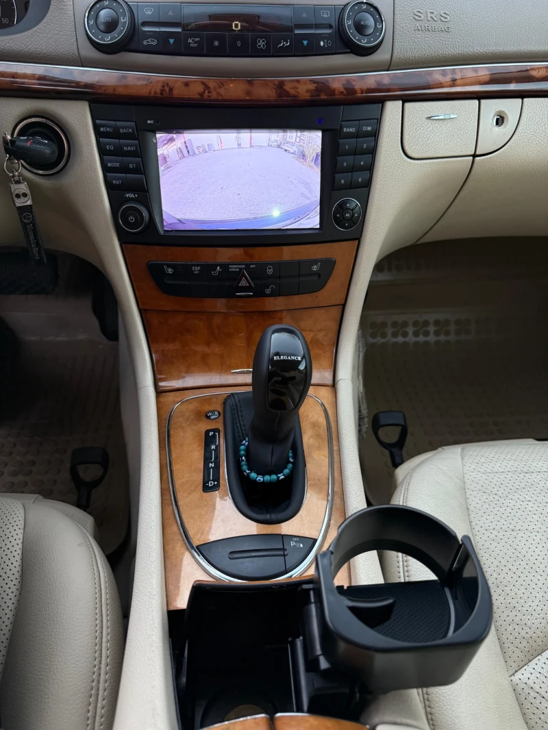 Mercedes-Benz E 270 2.7 CDI, снимка 9 - Автомобили и джипове - 53380700