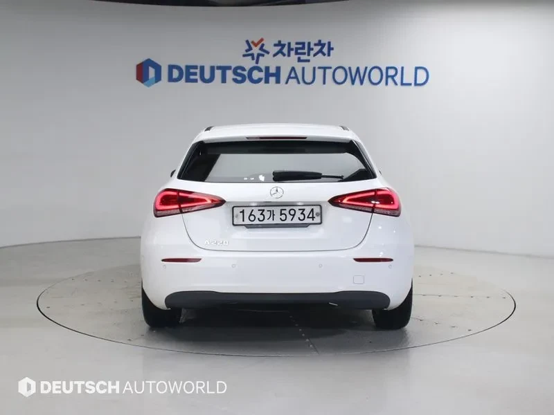 Mercedes-Benz A 220 Hatchback, снимка 4 - Автомобили и джипове - 56020754
