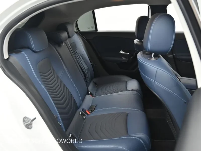 Mercedes-Benz A 220 Hatchback, снимка 12 - Автомобили и джипове - 56020754