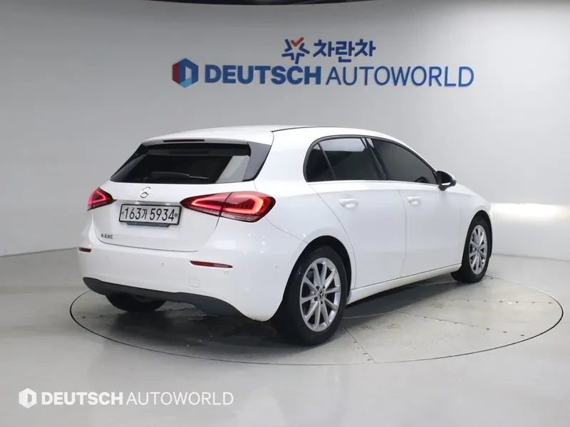 Mercedes-Benz A 220 Hatchback, снимка 2 - Автомобили и джипове - 56020754