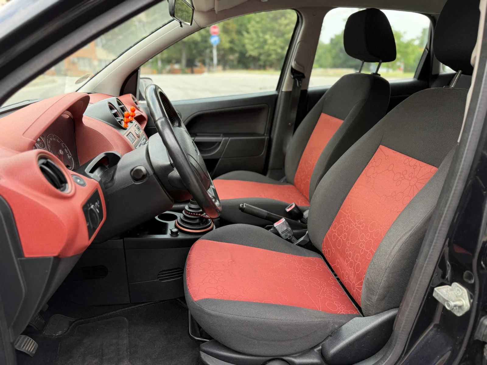 Ford Fiesta Регистриран/Обслужен - изображение 5