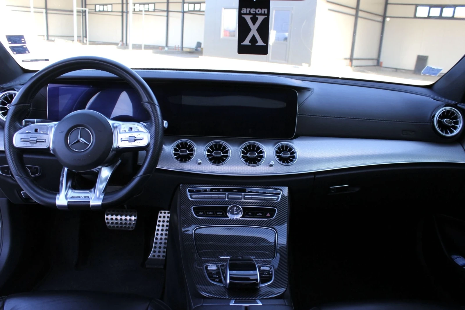 Mercedes-Benz E 220 PANO/BURMASTER/360/SHADOWLINE/MULTIBEAM, снимка 14 - Автомобили и джипове - 53800915