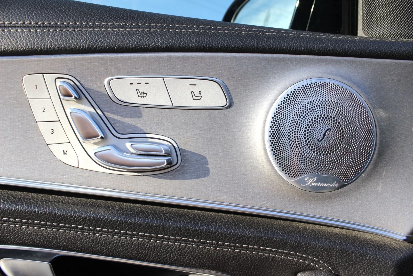 Mercedes-Benz E 220 PANO/BURMASTER/360/SHADOWLINE/MULTIBEAM, снимка 16 - Автомобили и джипове - 53800915