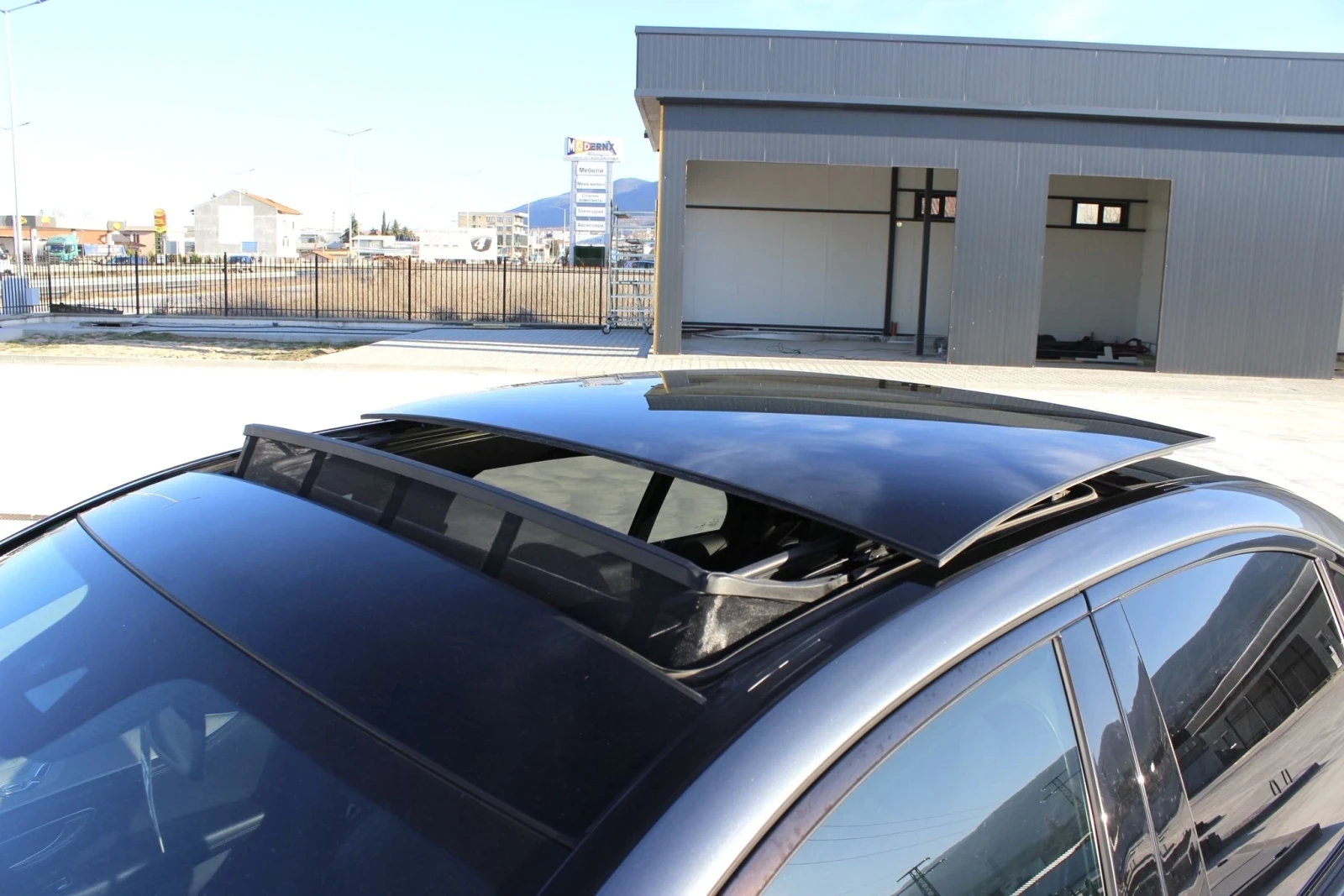 Mercedes-Benz E 220 PANO/BURMASTER/360/SHADOWLINE/MULTIBEAM, снимка 13 - Автомобили и джипове - 53800915