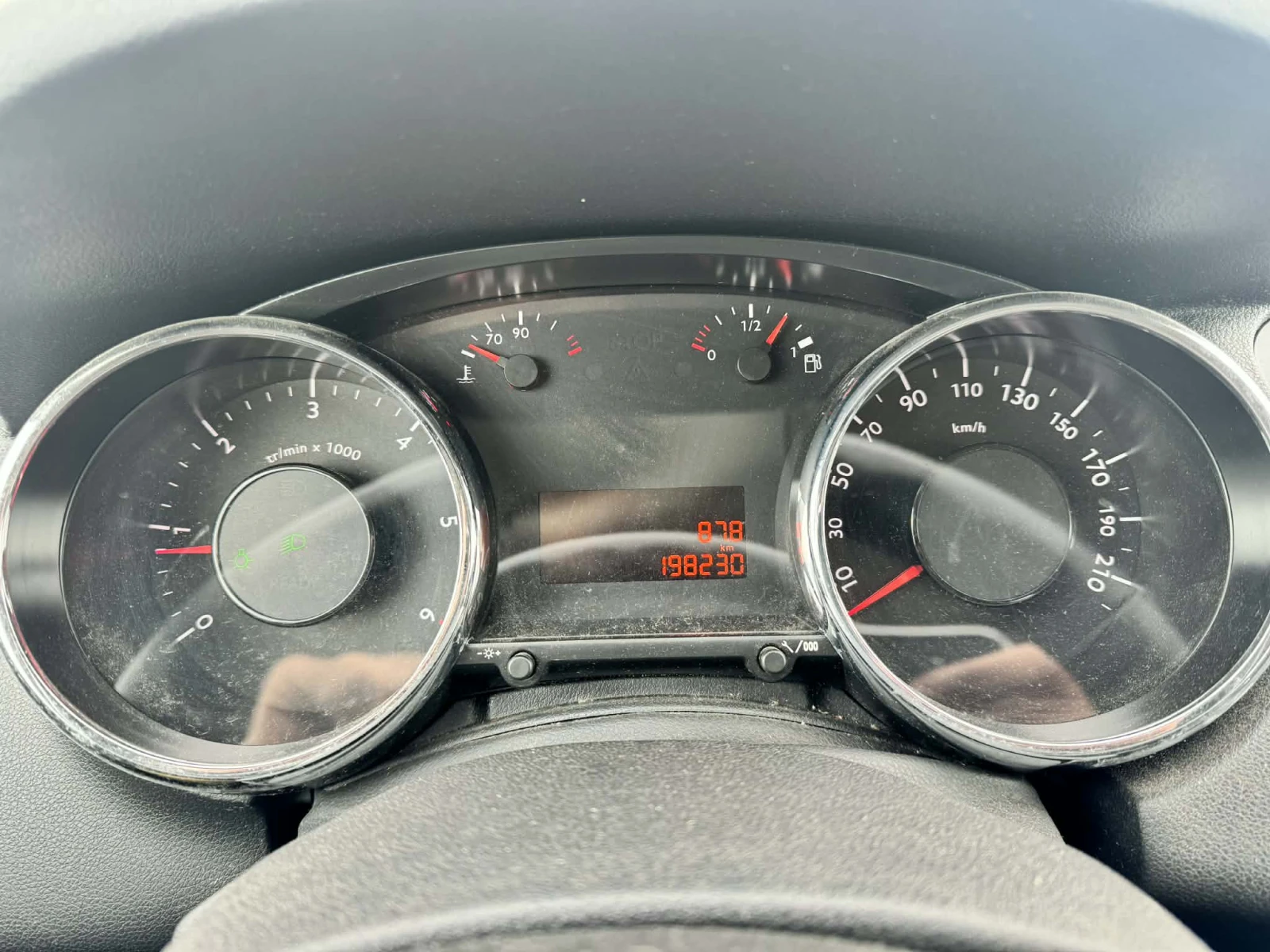 Peugeot 5008 1.6 HDI 115, снимка 8 - Автомобили и джипове - 53933248