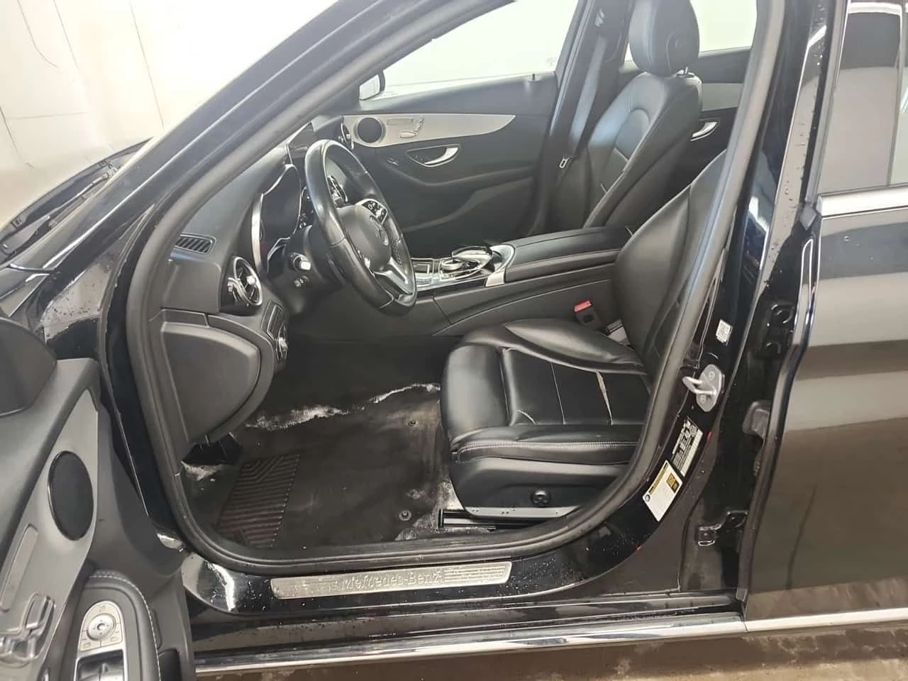 Mercedes-Benz C 300 360 КАМЕРИ| PANORAMA| CARFAX| 2 КЛЮЧА| , снимка 10 - Автомобили и джипове - 53999975