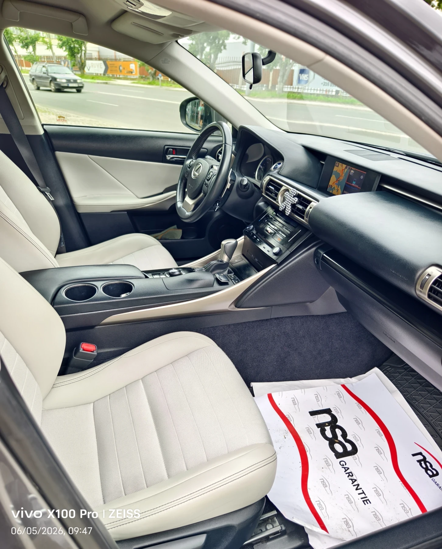 Lexus IS 300 2.5 Hybrid Swiss , снимка 15 - Автомобили и джипове - 54544234