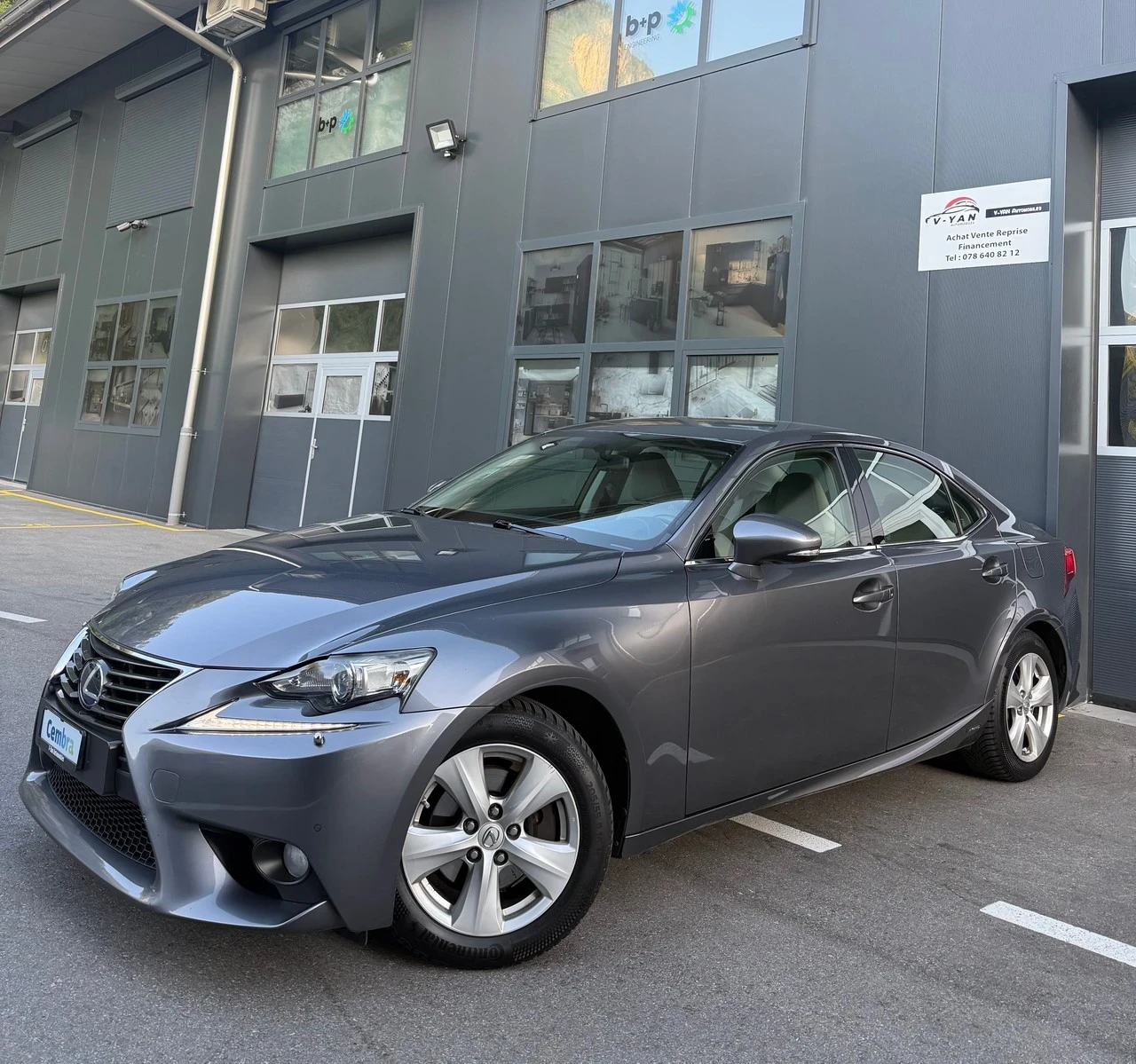Lexus IS 300 2.5 Hybrid Swiss 