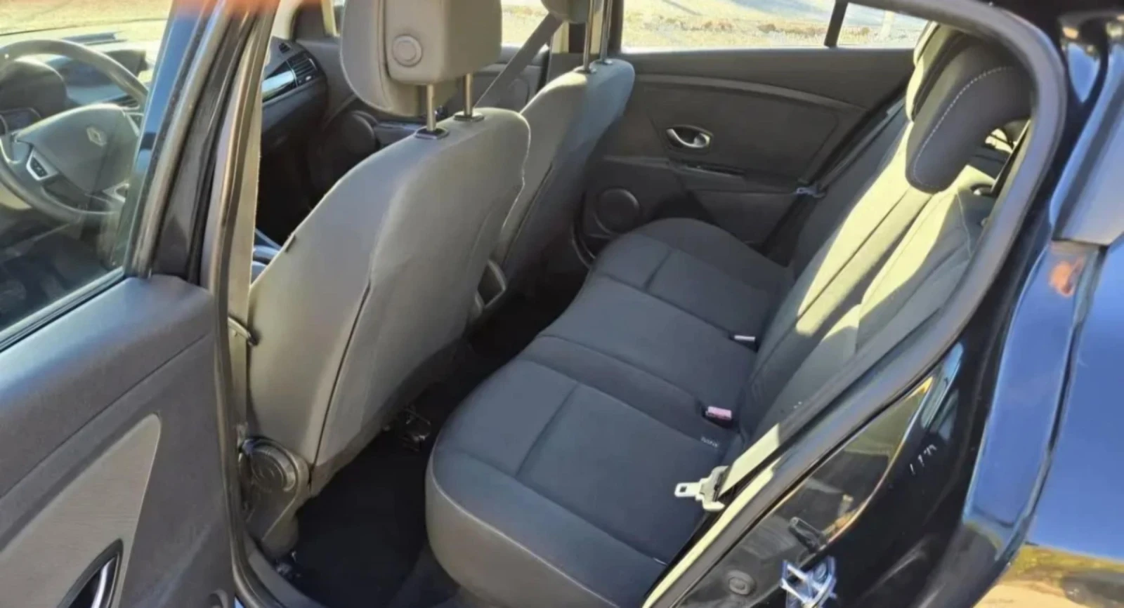 Renault Megane, снимка 9 - Автомобили и джипове - 54639558