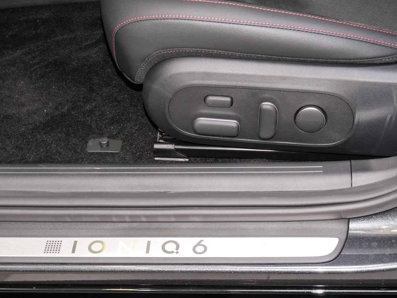 Hyundai Ioniq 6 НОВ!/N-LINE/229HP/MATRIX/360/HUD/BOSE/H.PUMP/403q, снимка 12 - Автомобили и джипове - 54884298