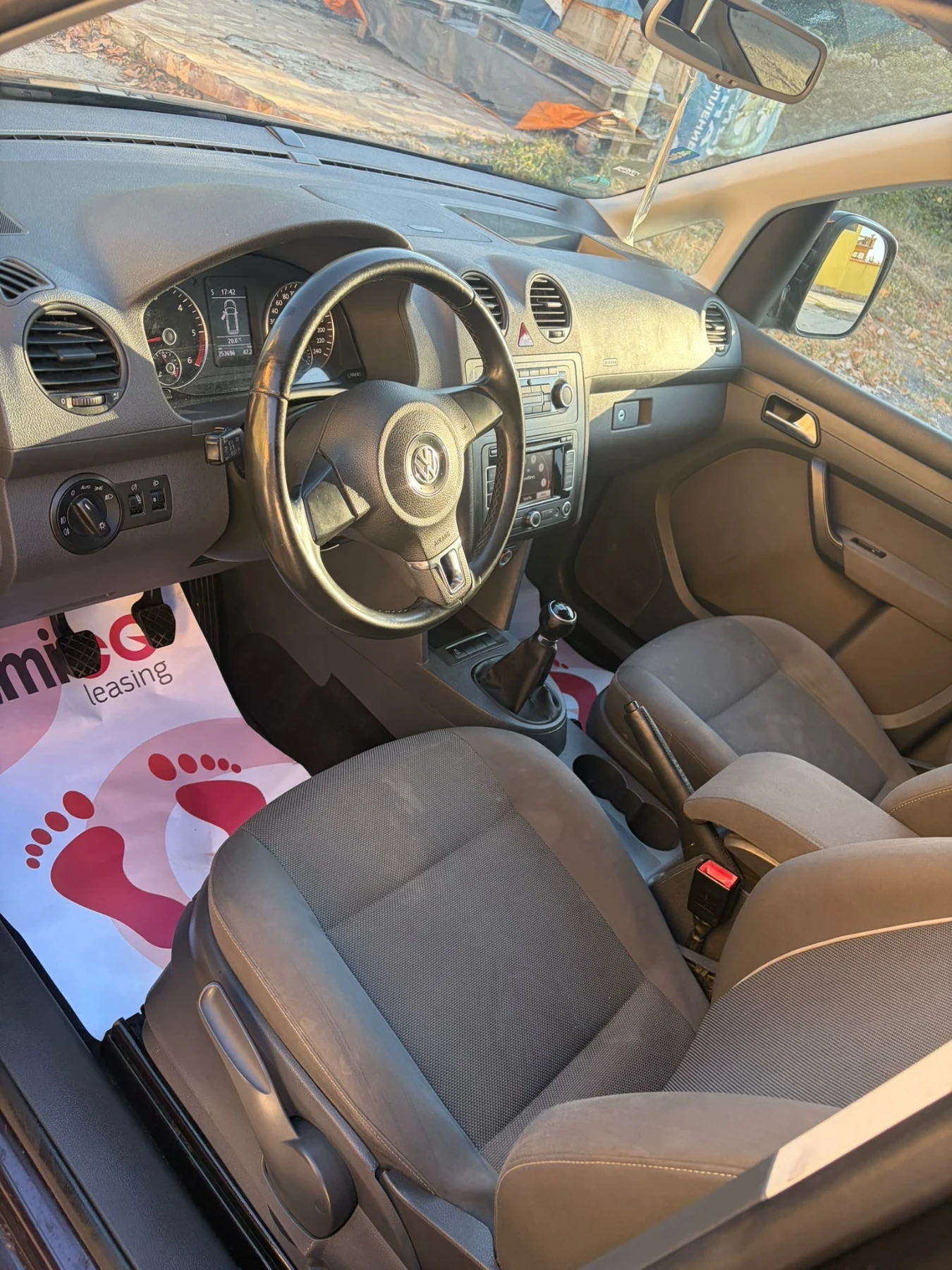 VW Caddy TDI, снимка 12 - Автомобили и джипове - 55980904