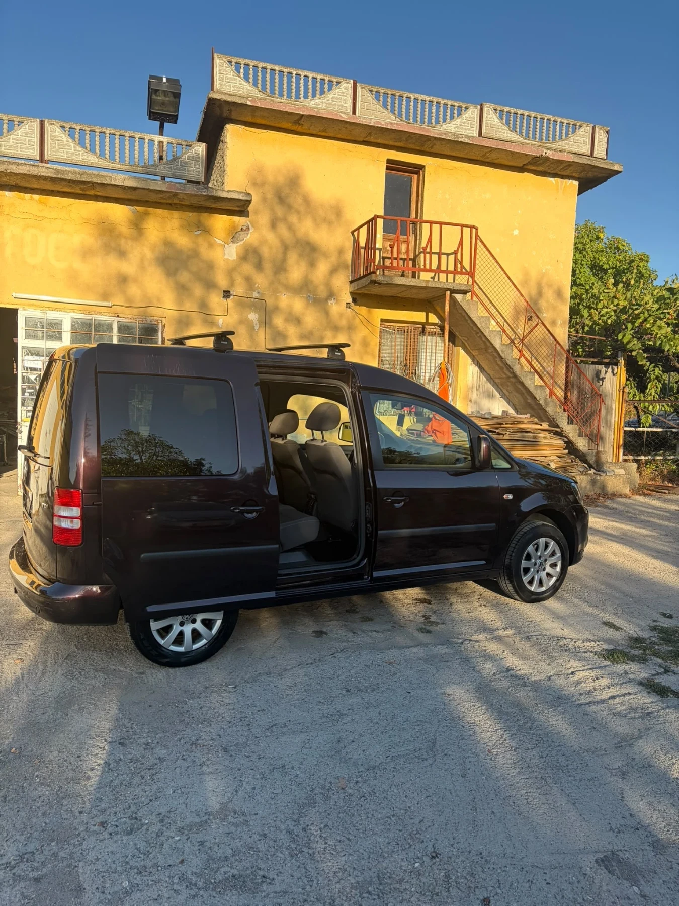VW Caddy TDI, снимка 4 - Автомобили и джипове - 55980904