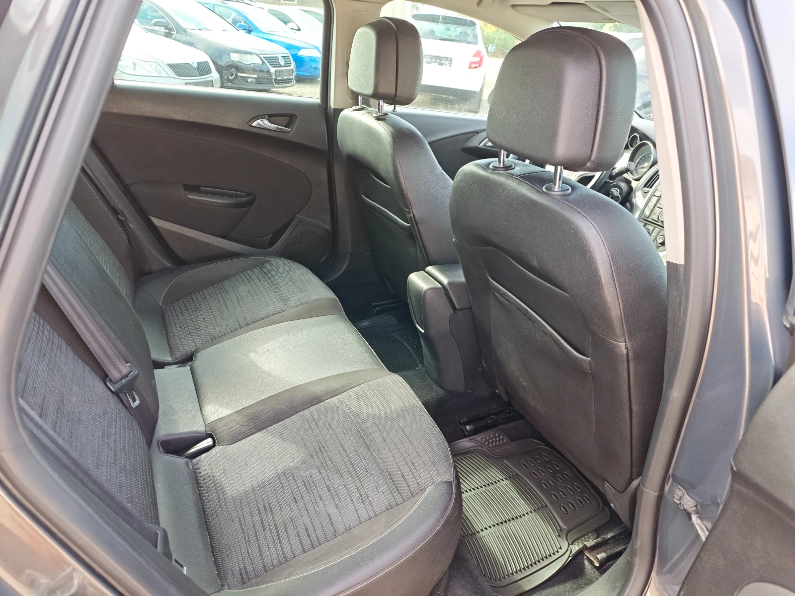 Opel Astra 1.6CDTI Facelift, снимка 12 - Автомобили и джипове - 56164966