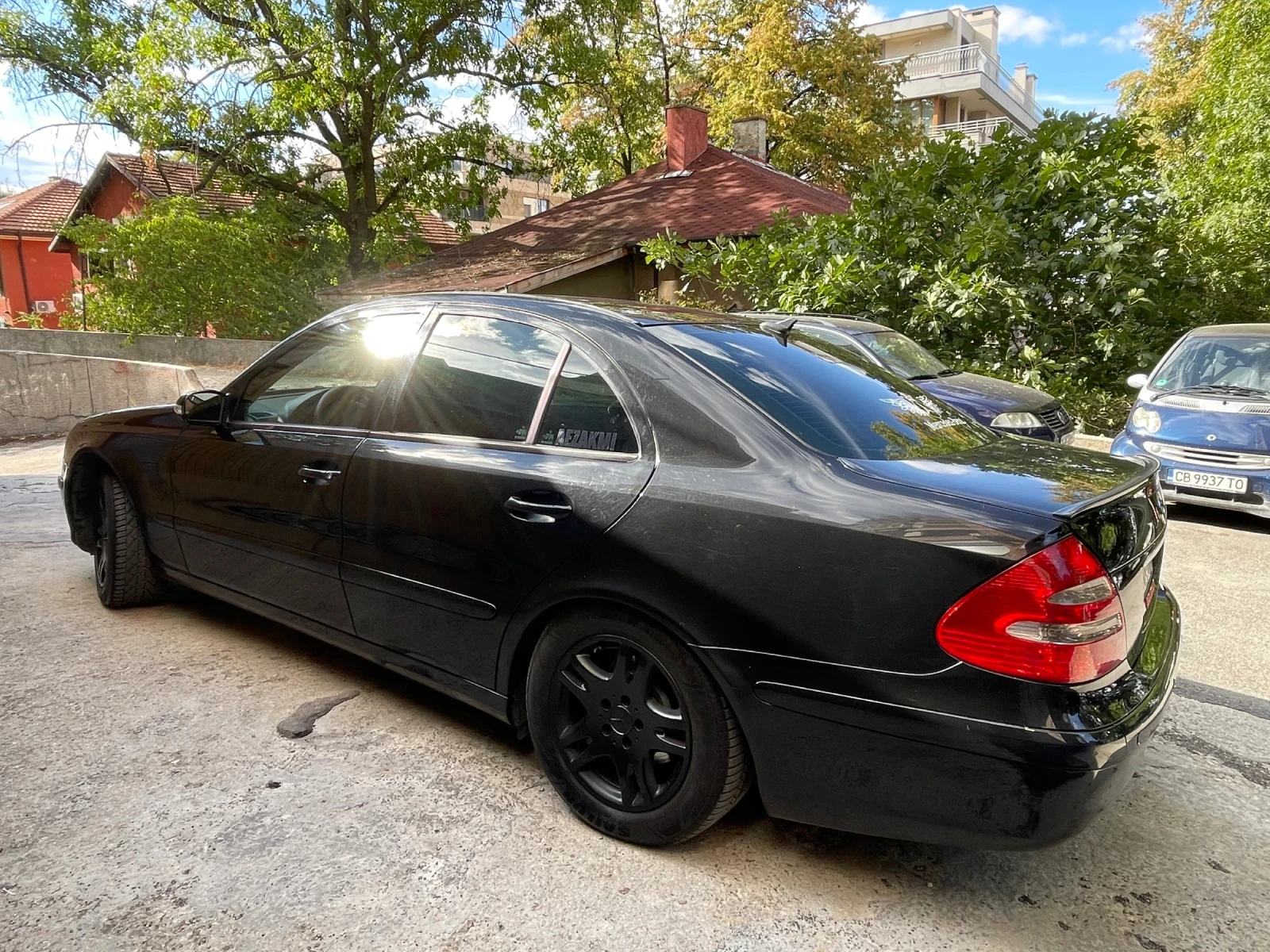 Mercedes-Benz E 220 Total black, снимка 9 - Автомобили и джипове - 56213637