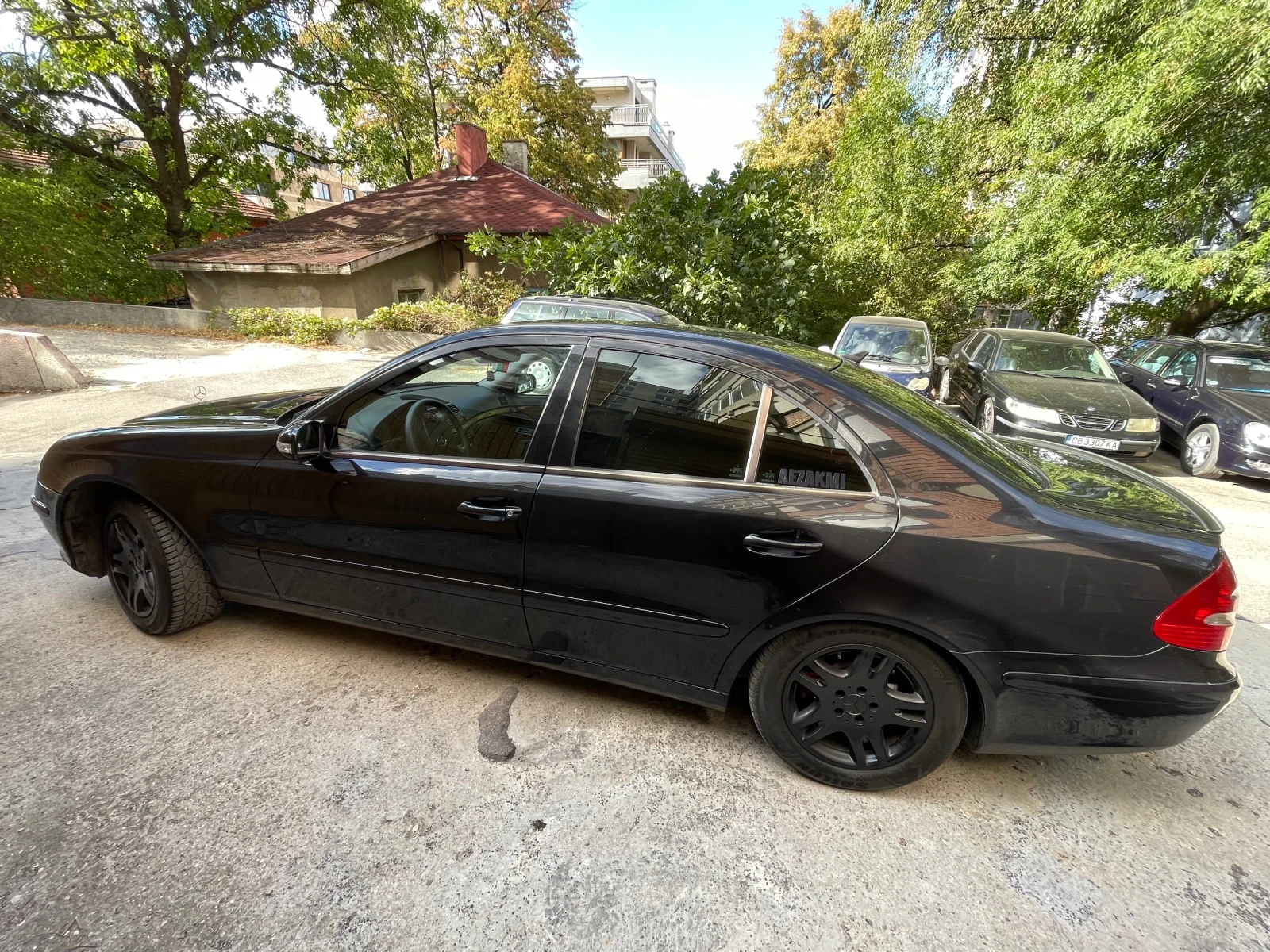 Mercedes-Benz E 220 Total black, снимка 10 - Автомобили и джипове - 56213637