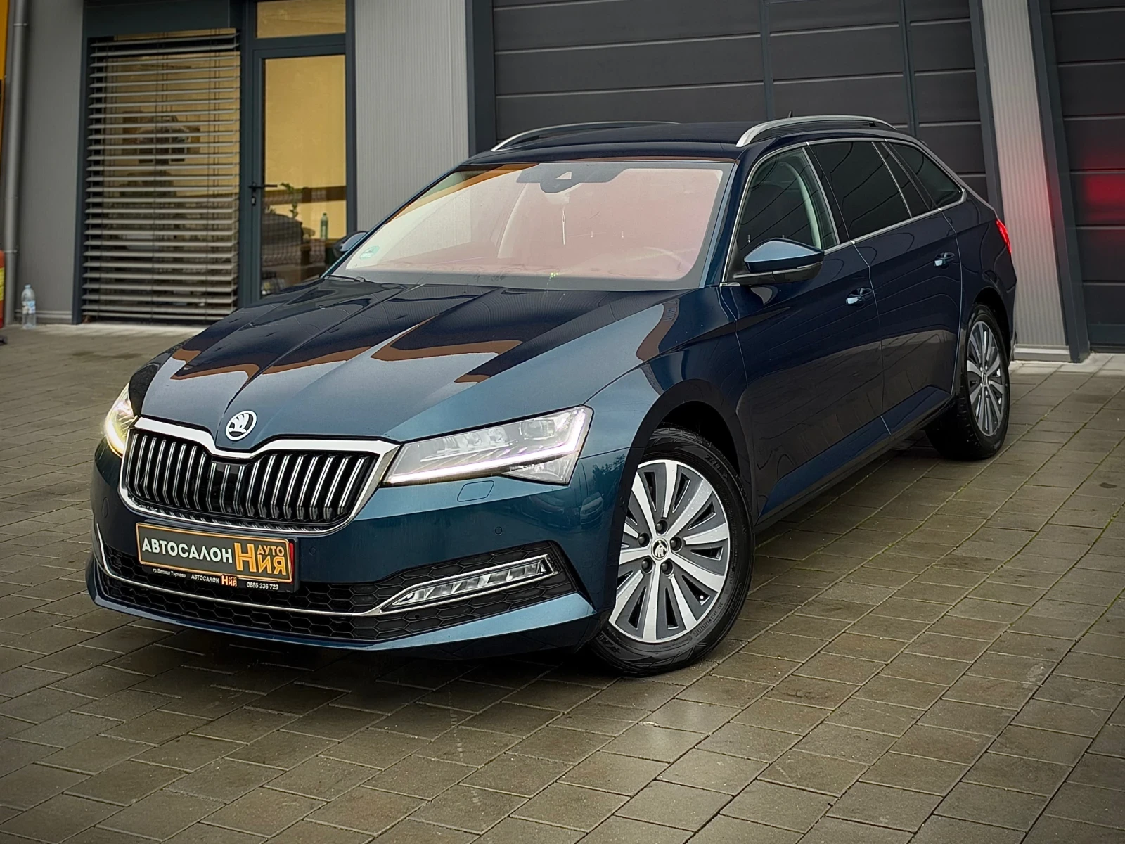 Skoda Superb 2.0TDI * DSG* LaneAssist* KeyLess* 360* FullMax* 