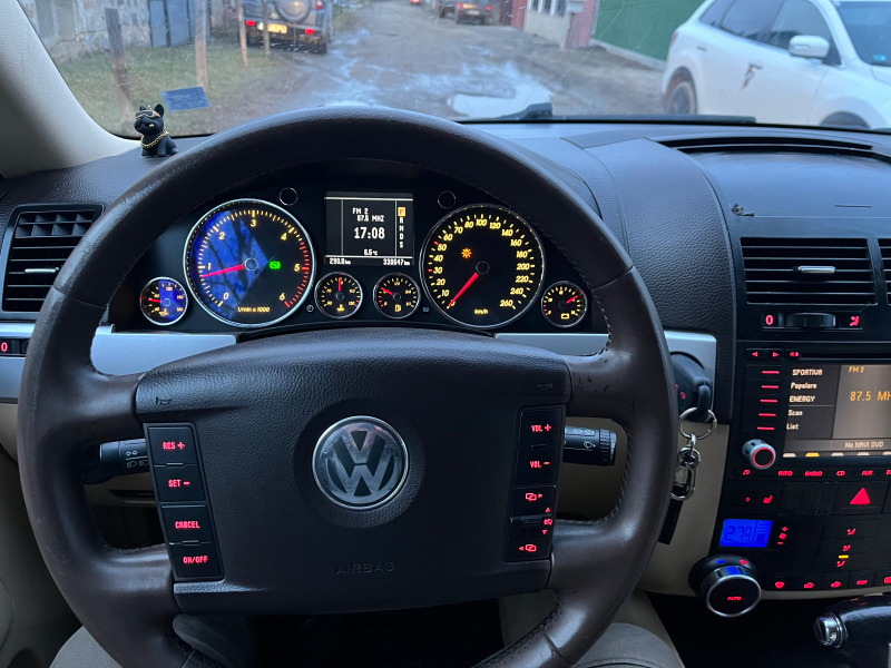 VW Touareg, снимка 15 - Автомобили и джипове - 45716913