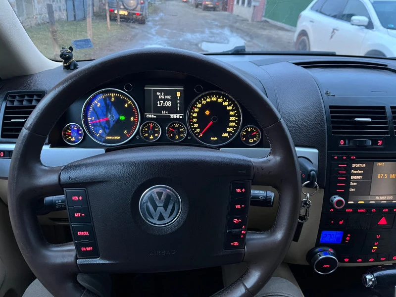 VW Touareg, снимка 15 - Автомобили и джипове - 47698173