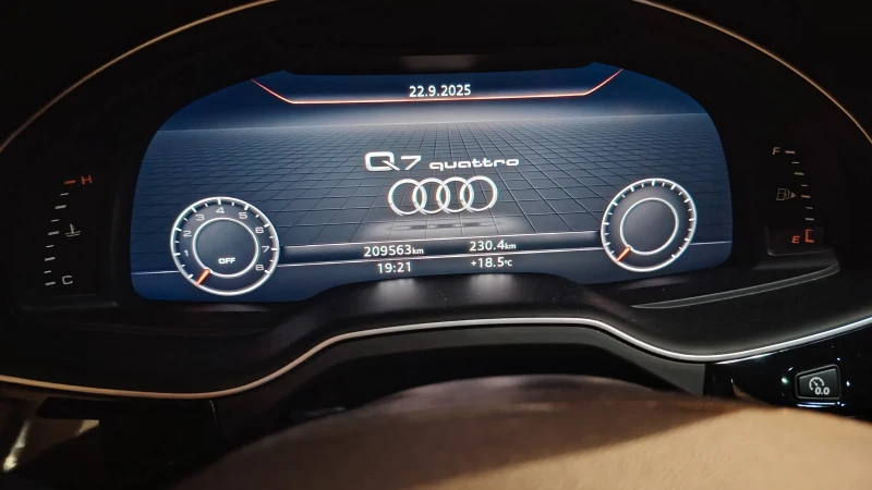 Audi Q7 3.0Т-333k, снимка 14 - Автомобили и джипове - 51800638