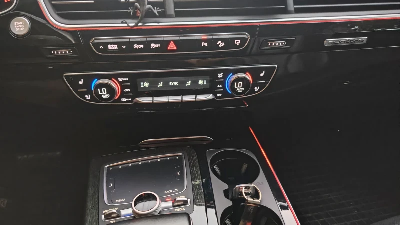 Audi Q7 3.0Т-333k, снимка 8 - Автомобили и джипове - 51800638