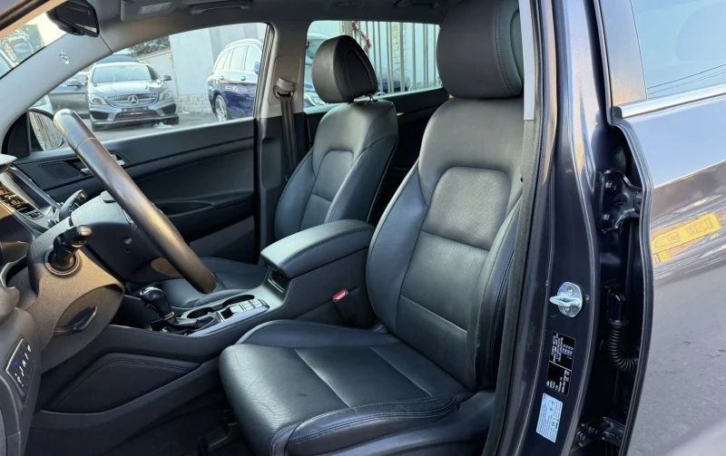 Hyundai Tucson 2.0 CRDI /4x4/Кожа/Панорама/Автоматик/ШВЕЙЦАРИЯ, снимка 9 - Автомобили и джипове - 52473431