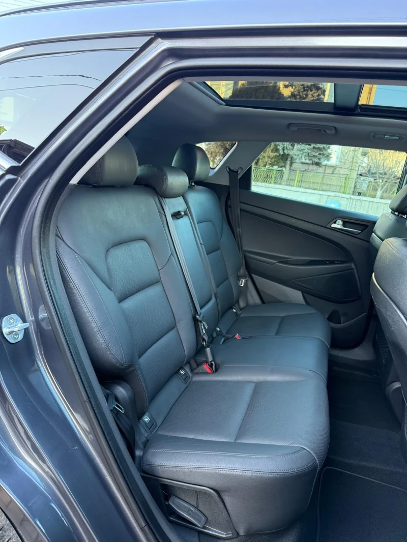 Hyundai Tucson 2.0 CRDI /4x4/Кожа/Панорама/Автоматик/ШВЕЙЦАРИЯ, снимка 10 - Автомобили и джипове - 52473431