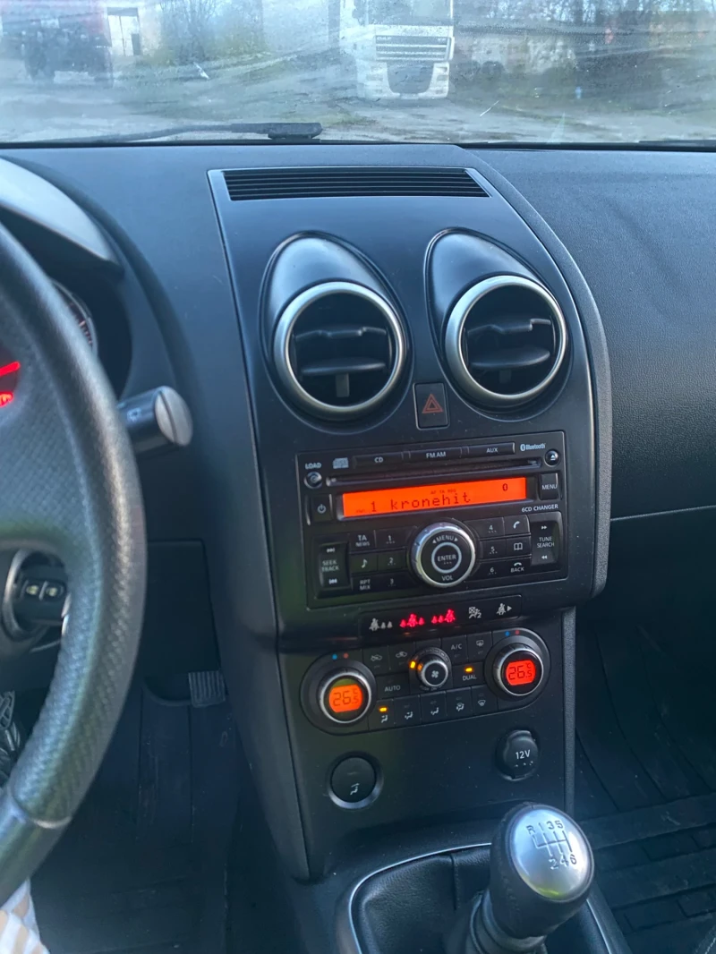 Nissan Qashqai 1.5 dCi, снимка 11 - Автомобили и джипове - 52614778