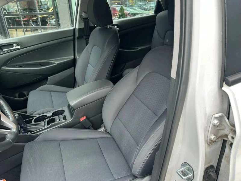 Hyundai Tucson Preferred FWD, снимка 9 - Автомобили и джипове - 53431228