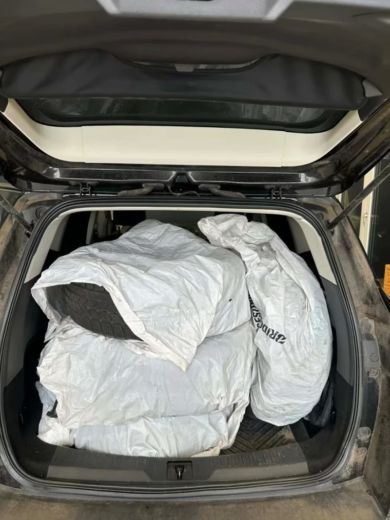 Ford Kuga 1.5benzin Titanium 150ps, снимка 11 - Автомобили и джипове - 53472759