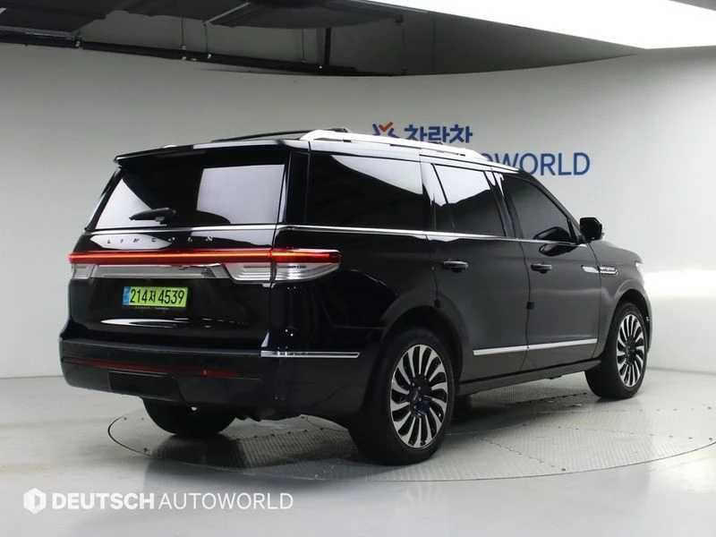 Lincoln Navigator 3.5 Automatic КРАЙНА ЦЕНА: 59498 EUR !!!РЕАЛНА КРА, снимка 2 - Автомобили и джипове - 55968525