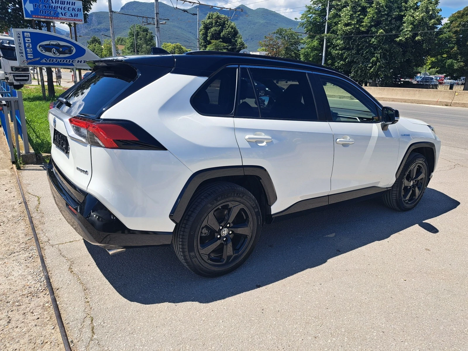 Toyota Rav4 HYBRID - изображение 7