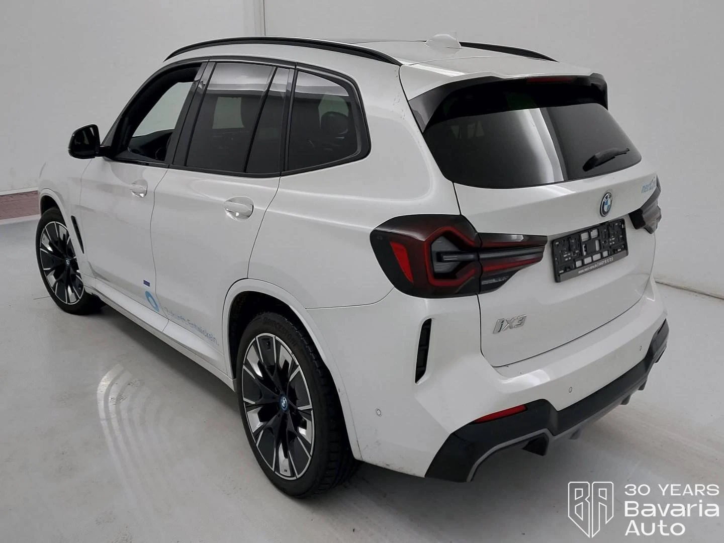 BMW iX3 Impressive - изображение 2