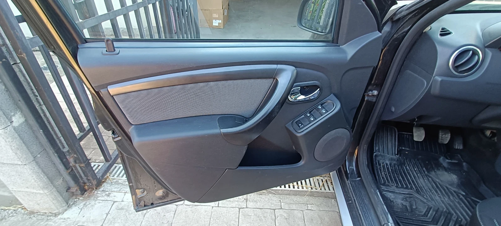 Dacia Duster, снимка 7 - Автомобили и джипове - 53809525