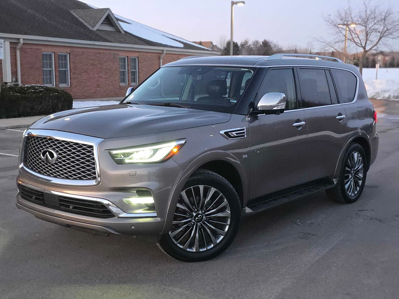 Infiniti QX80 LUXE АВТО КРЕДИТ