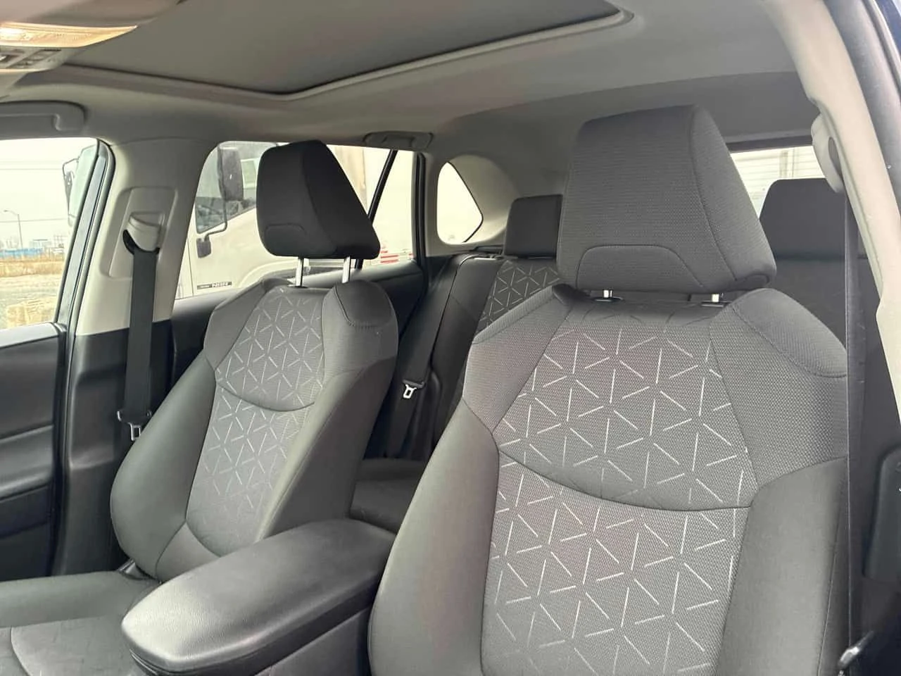 Toyota Rav4  XLE * CARFAX / Клип На Мотора, снимка 12 - Автомобили и джипове - 53978072