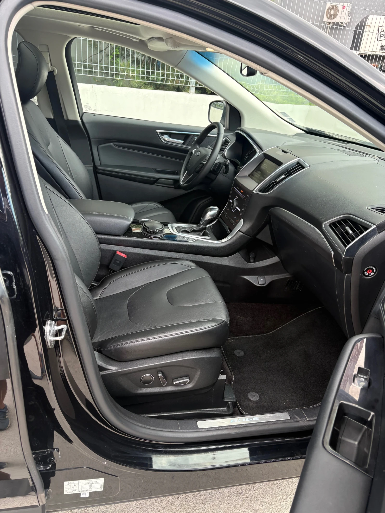 Ford Edge Titanium AWD 2.0 TDCI 210hp Automatic Full Extras, снимка 12 - Автомобили и джипове - 55042912