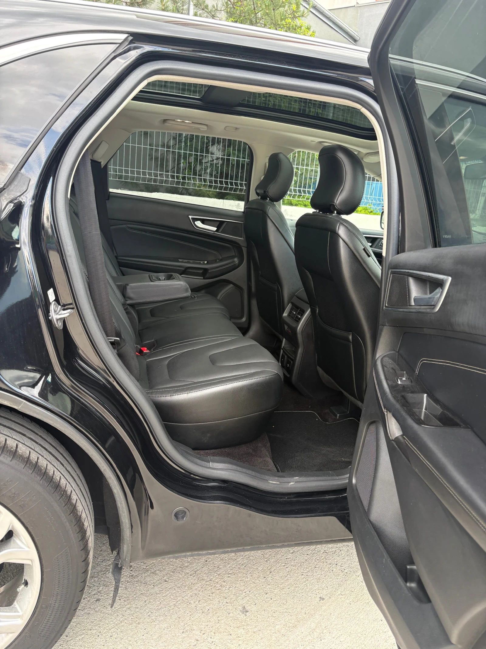 Ford Edge Titanium AWD 2.0 TDCI 210hp Automatic Full Extras, снимка 11 - Автомобили и джипове - 55042912