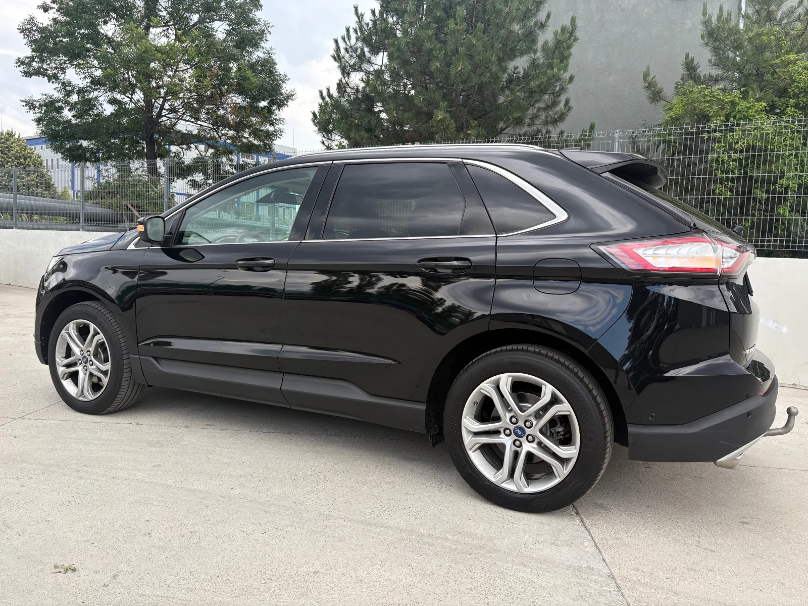 Ford Edge Titanium AWD 2.0 TDCI 210hp Automatic Full Extras, снимка 3 - Автомобили и джипове - 55042912