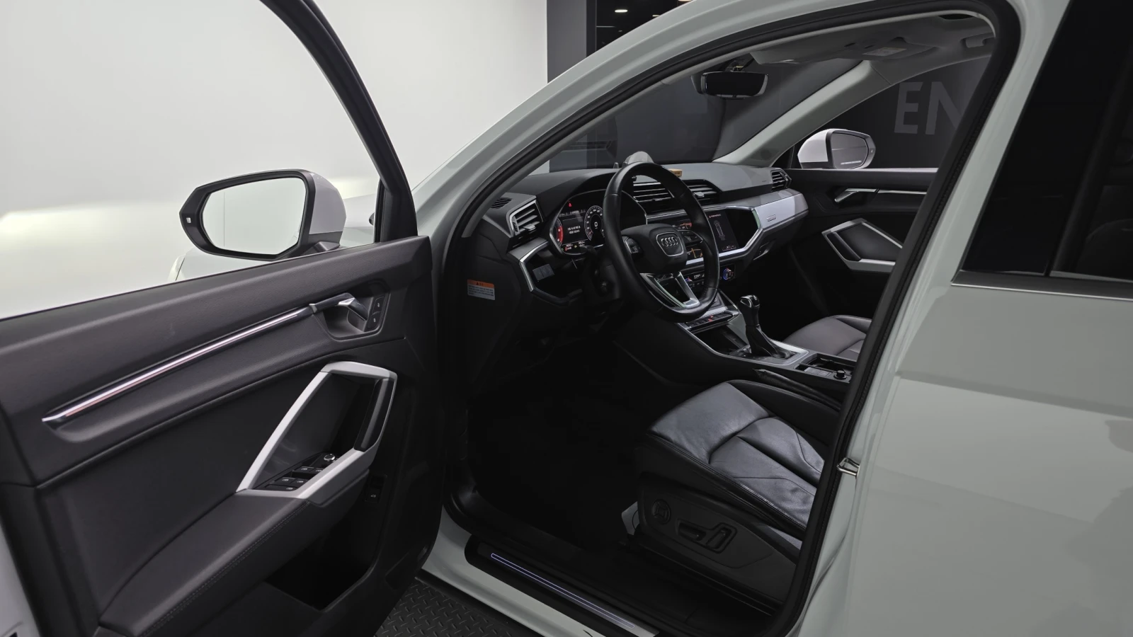 Audi Q3 35 TDI* ЕЛ. БАГАЖНИК* ЛЮК* КРАЙНА ЦЕНА, снимка 10 - Автомобили и джипове - 55984071