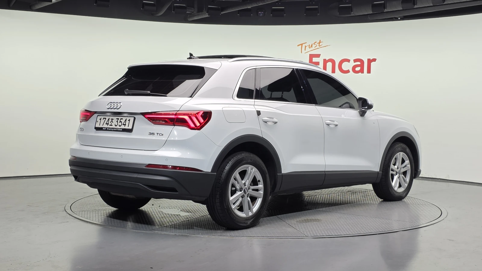 Audi Q3 35 TDI* ЕЛ. БАГАЖНИК* ЛЮК* КРАЙНА ЦЕНА, снимка 2 - Автомобили и джипове - 55984071
