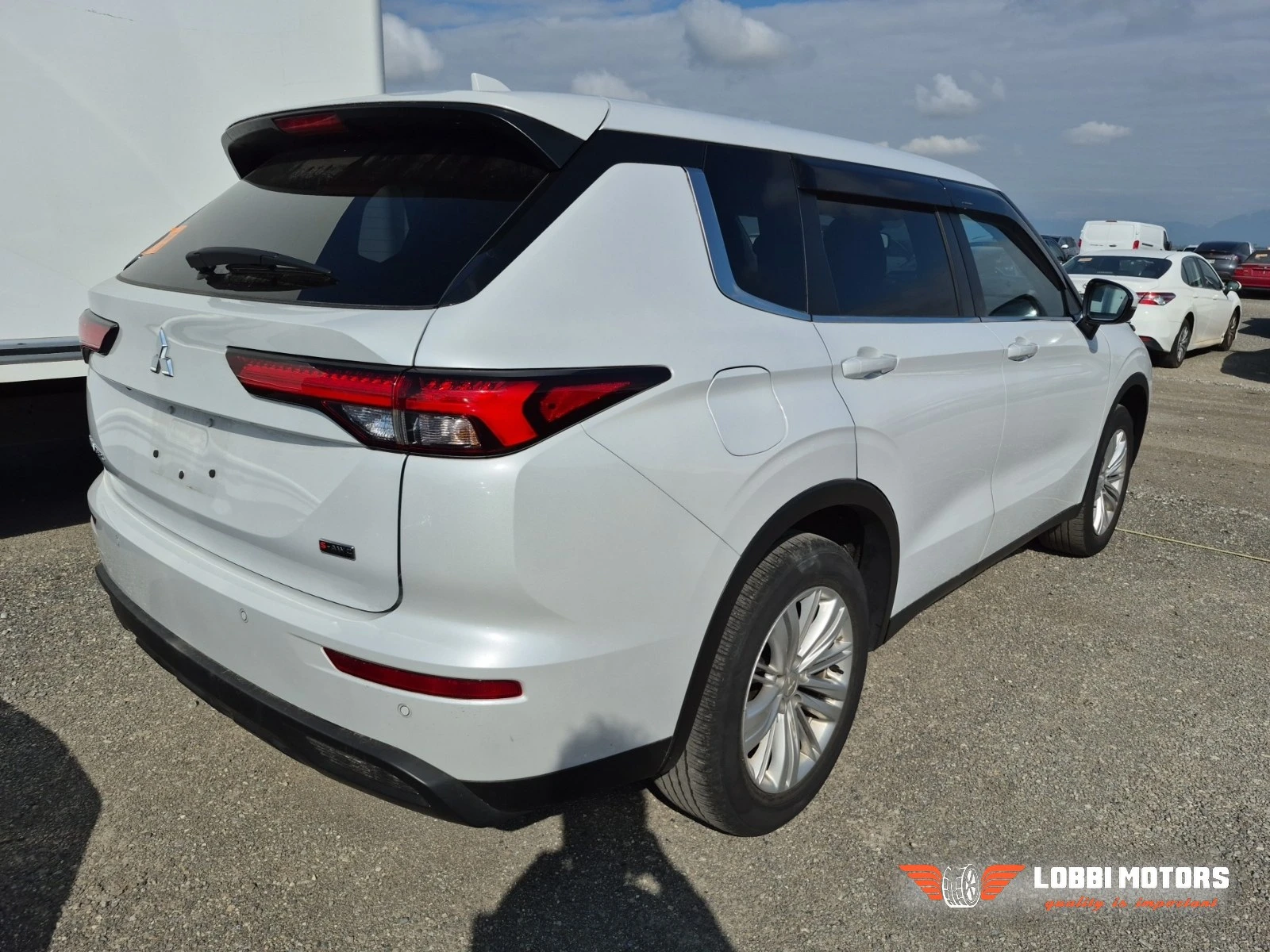 Mitsubishi Outlander, снимка 3 - Автомобили и джипове - 56103642